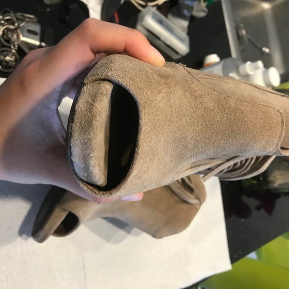 Steve Madden Suede Tan Wedges with Tassles - Picture 9 of 9